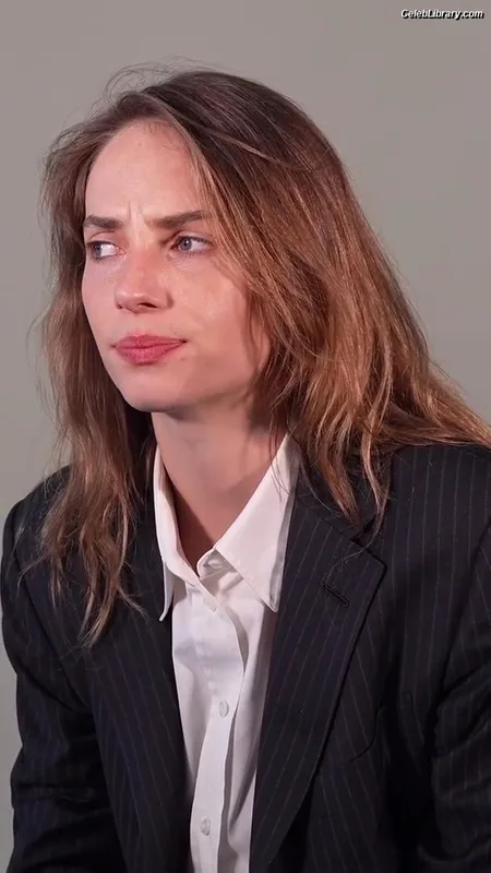Maya Hawke photo 19 of 851