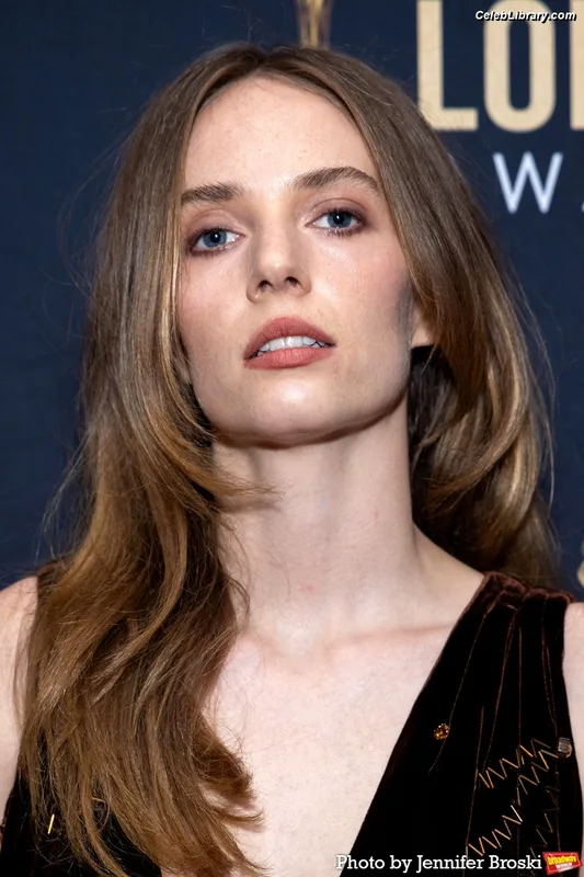 Maya Hawke photo 6 of 851