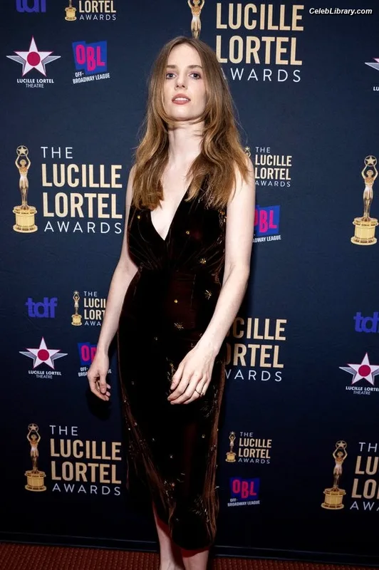 Maya Hawke photo 12 of 851