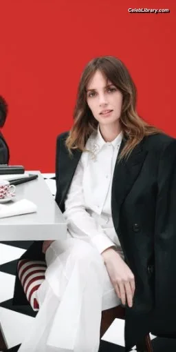 Maya Hawke photo 15 of 851