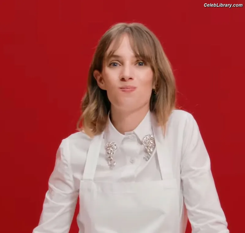 Maya Hawke photo 18 of 851
