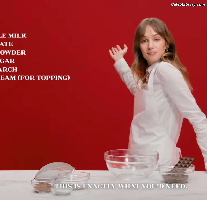 Maya Hawke photo 7 of 851
