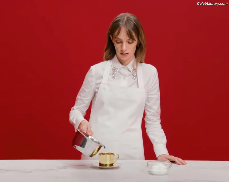 Maya Hawke photo 8 of 851