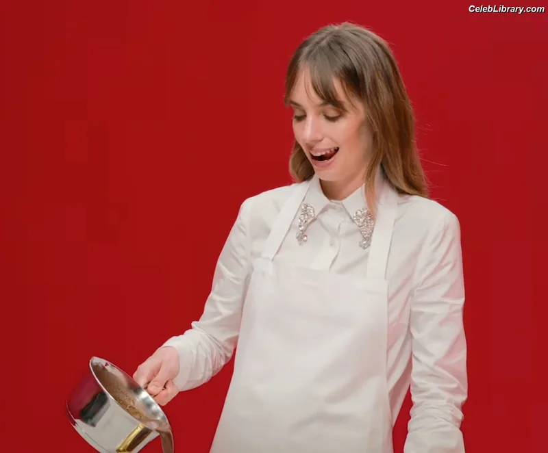 Maya Hawke photo 18 of 851