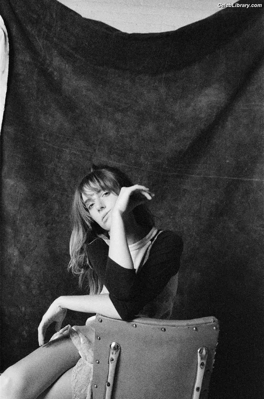 Maya Hawke photo 9 of 851