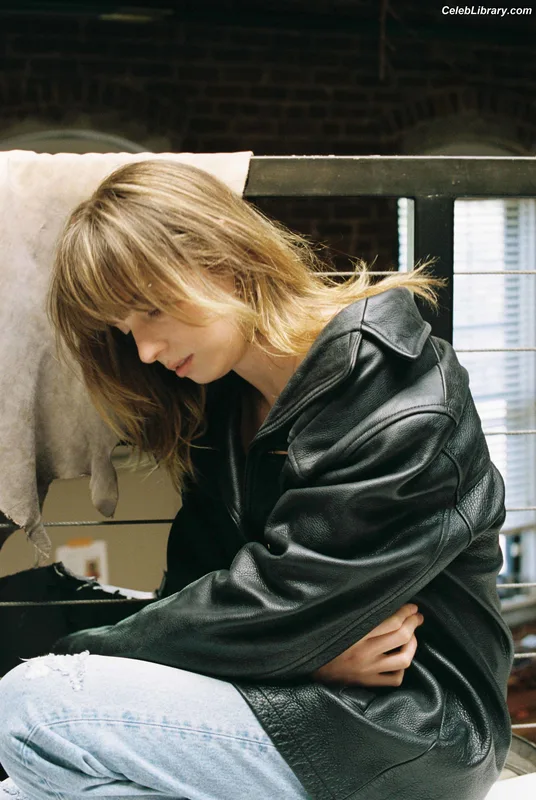 Maya Hawke photo 11 of 851