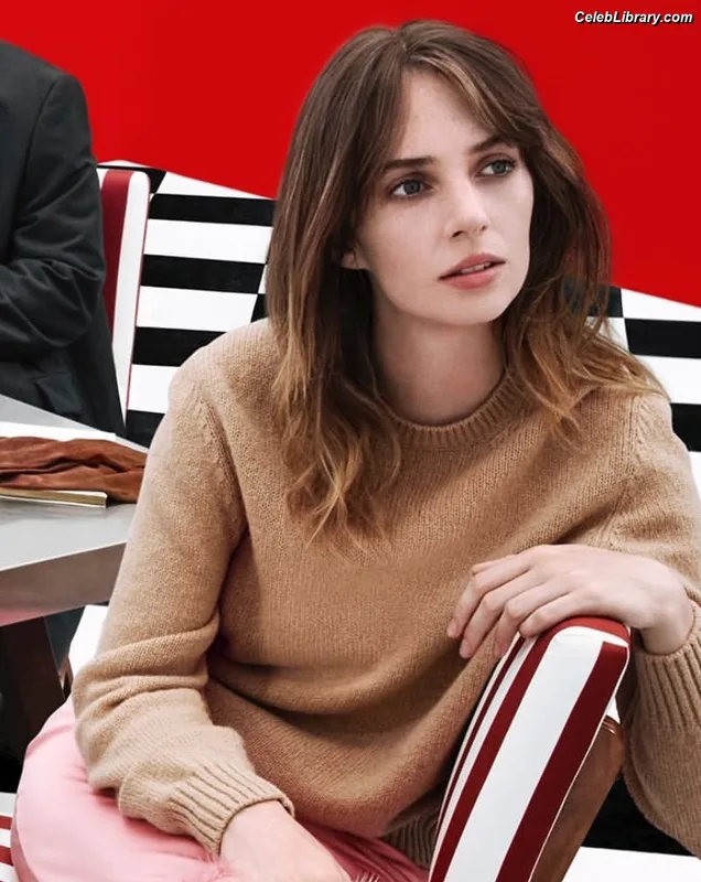 Maya Hawke photo 13 of 851