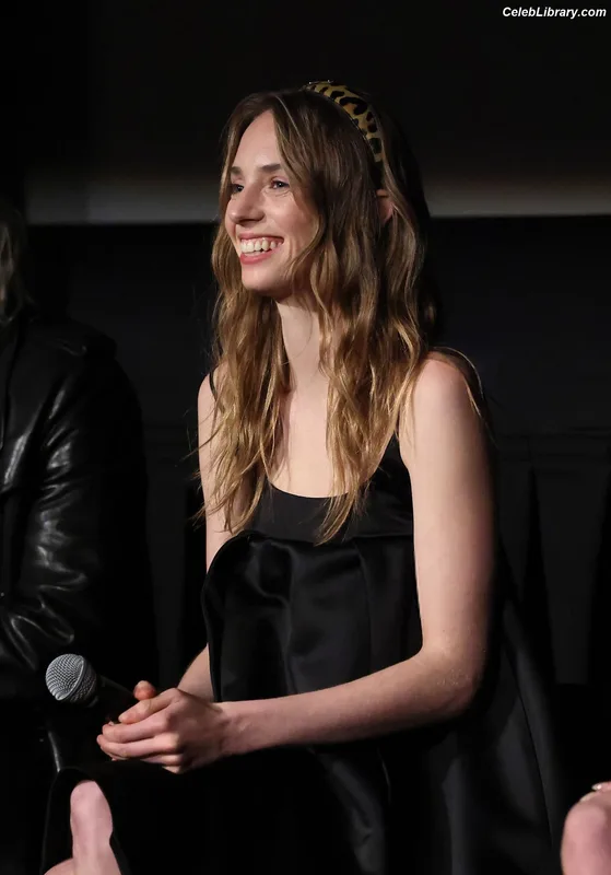 Maya Hawke photo 9 of 851