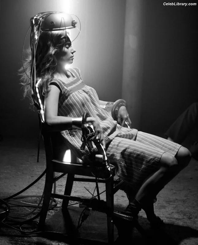 Maya Hawke photo 12 of 851