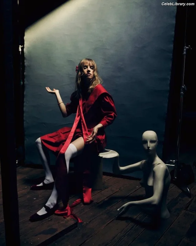 Maya Hawke photo 13 of 851