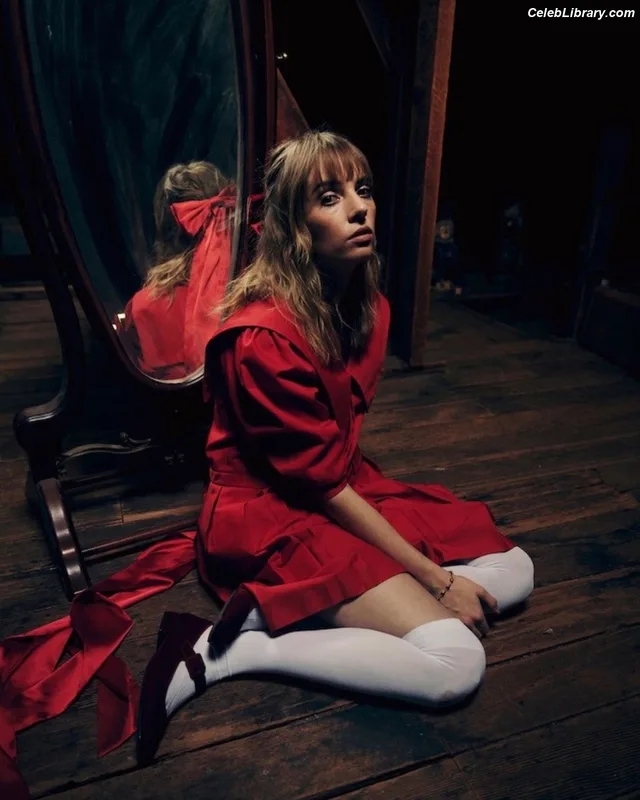 Maya Hawke photo 8 of 851