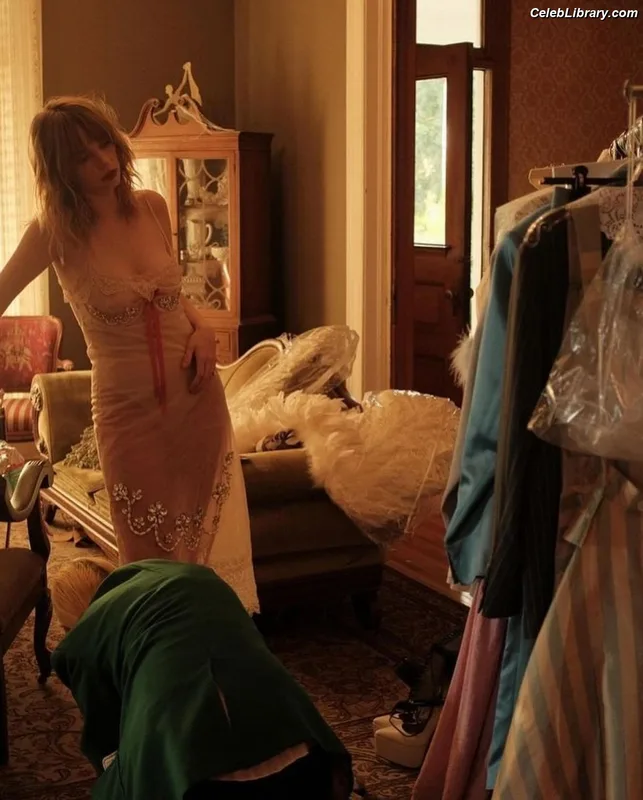 Maya Hawke photo 16 of 851