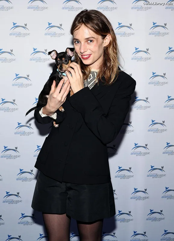 Maya Hawke photo 22 of 851