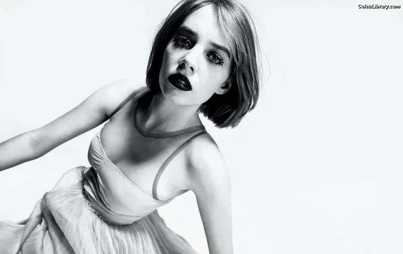 Maya Hawke photo 4 of 851