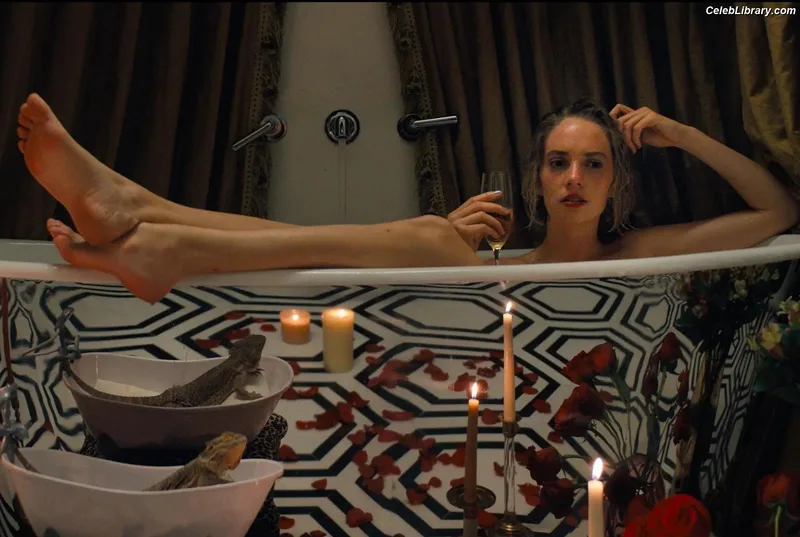Maya Hawke photo 7 of 851