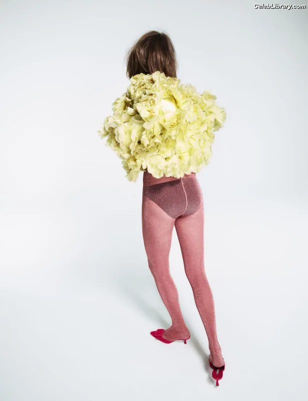 Maya Hawke photo 1 of 851