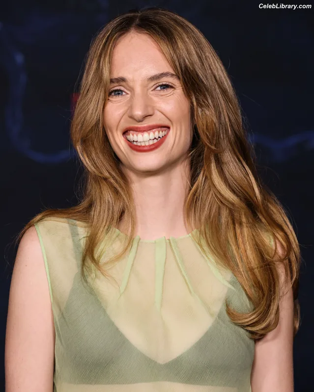 Maya Hawke photo 8 of 851
