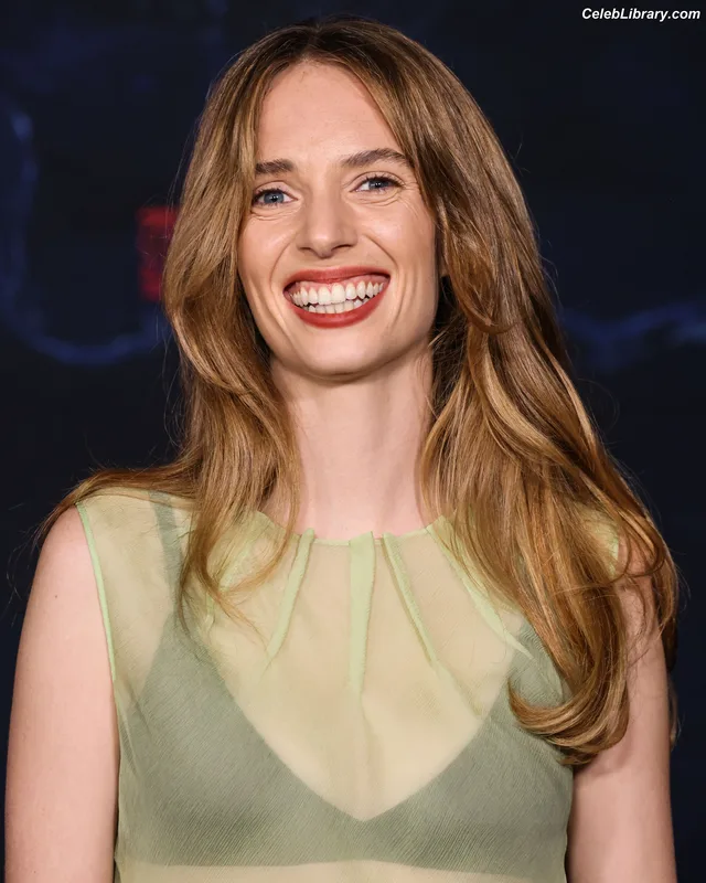 Maya Hawke photo 9 of 851