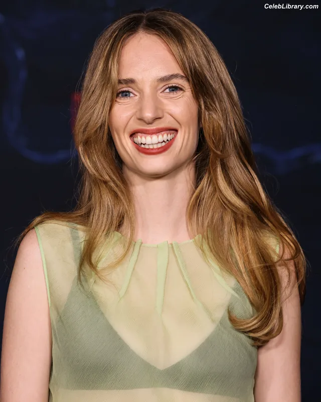 Maya Hawke photo 12 of 851