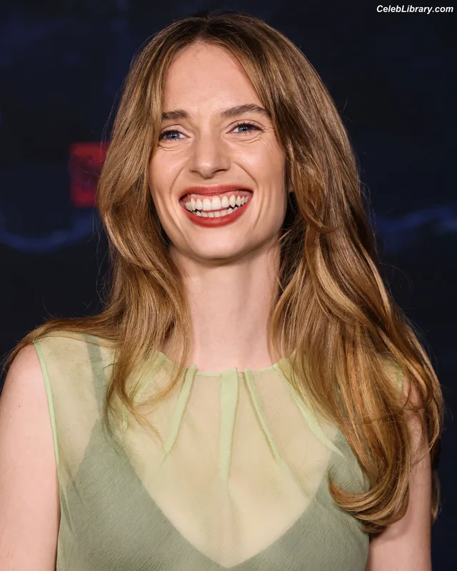 Maya Hawke photo 18 of 851