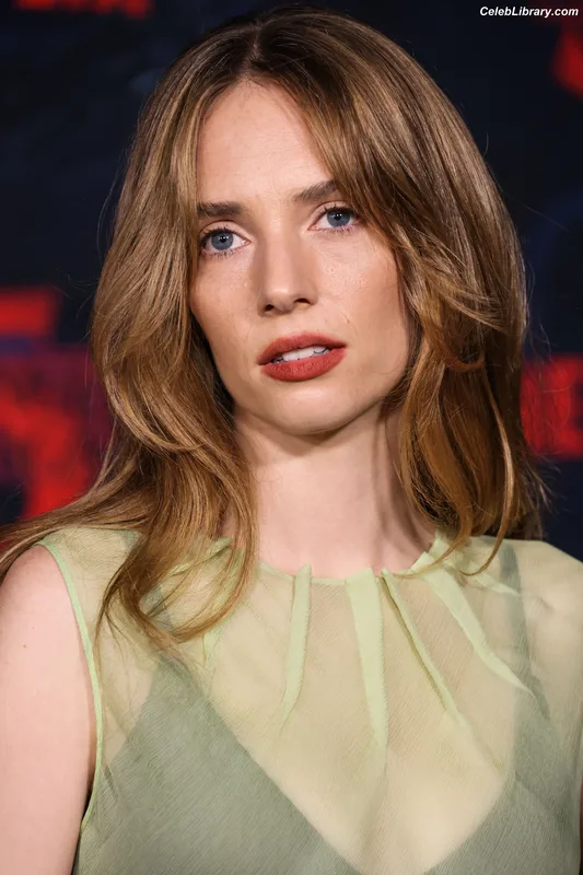 Maya Hawke photo 14 of 851