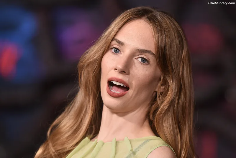 Maya Hawke photo 24 of 851