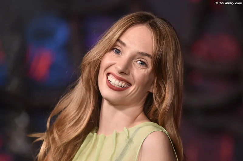 Maya Hawke photo 23 of 851
