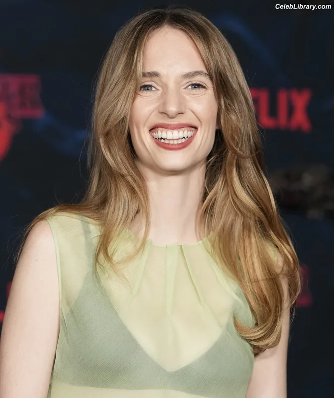 Maya Hawke photo 12 of 851