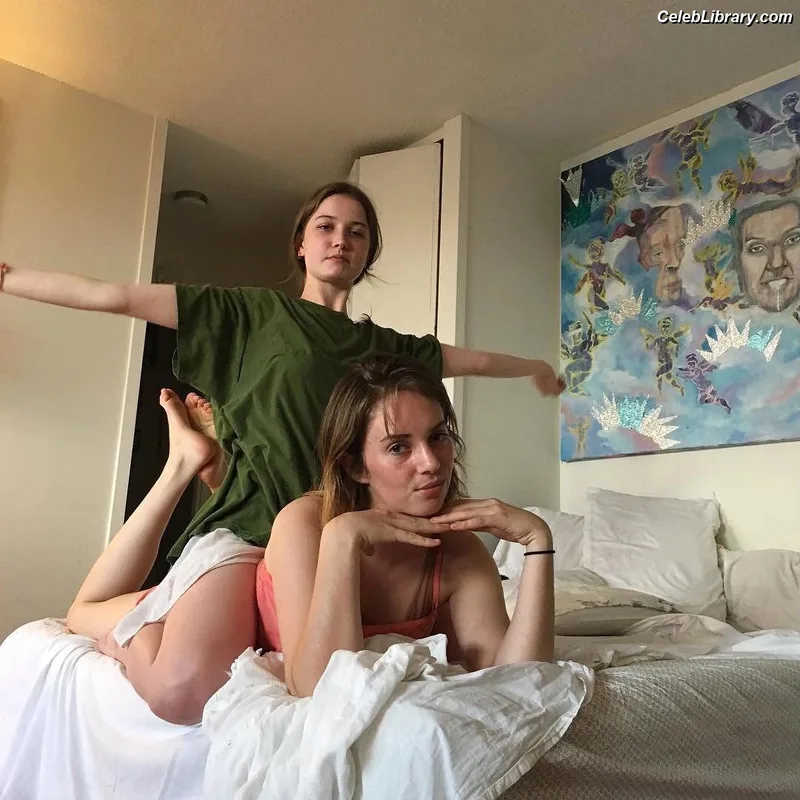 Maya Hawke photo 24 of 851