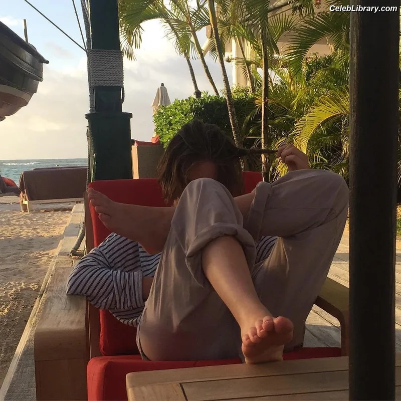 Maya Hawke photo 1 of 851