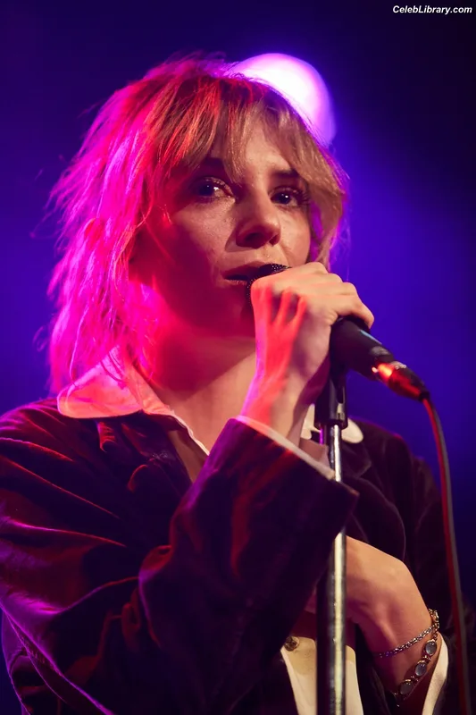 Maya Hawke photo 5 of 851