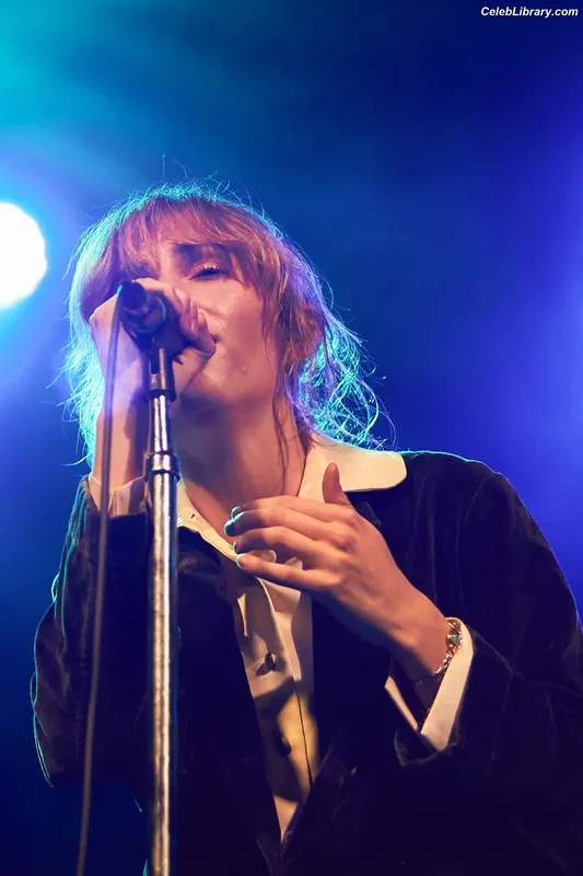 Maya Hawke photo 8 of 851