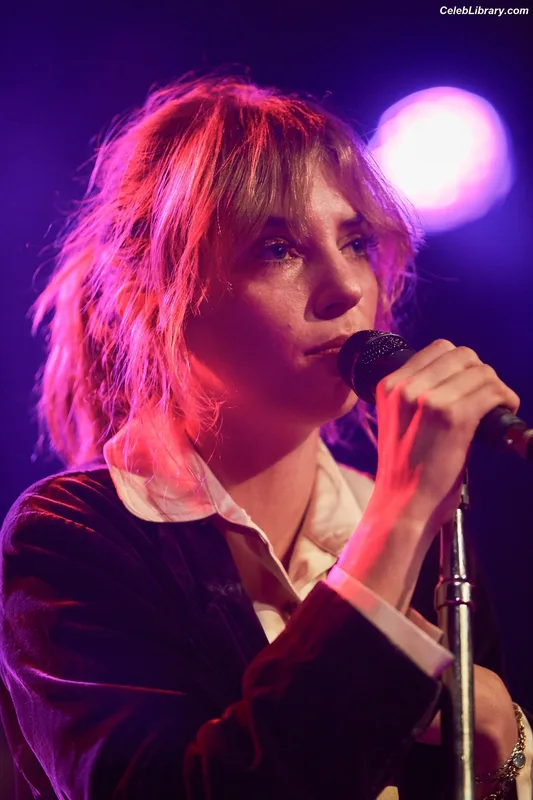 Maya Hawke photo 11 of 851