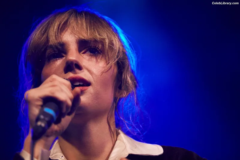 Maya Hawke photo 12 of 851