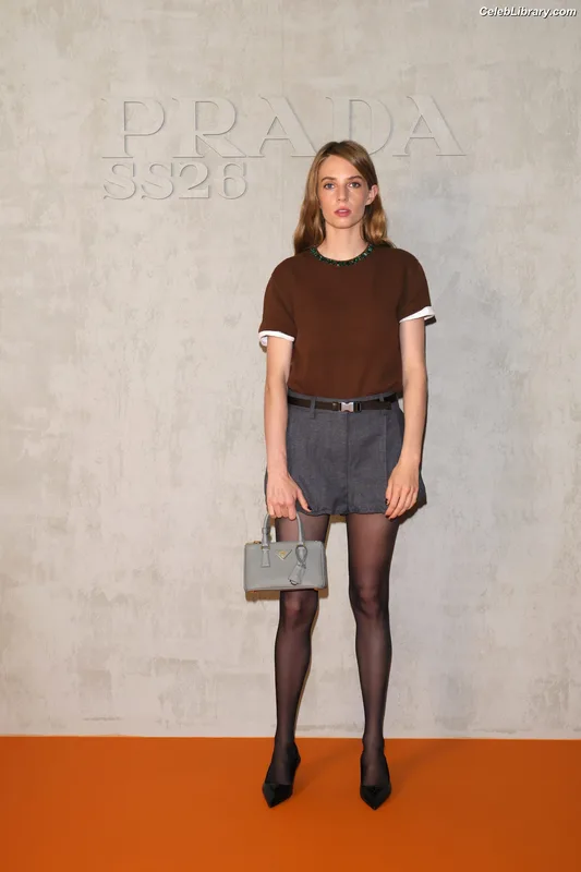 Maya Hawke photo 7 of 851
