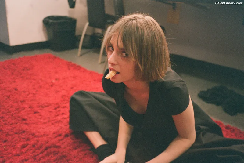 Maya Hawke photo 8 of 851