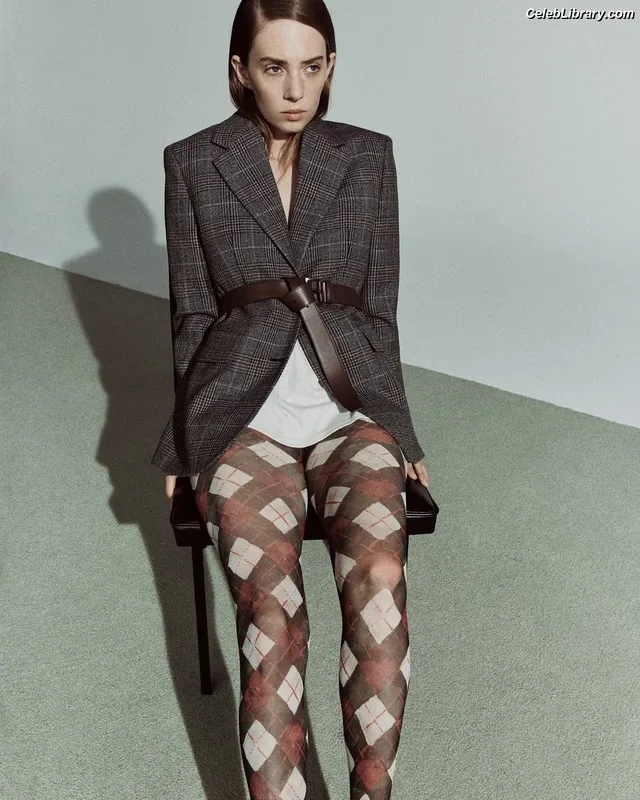Maya Hawke photo 17 of 851
