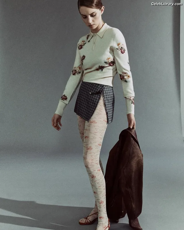 Maya Hawke photo 21 of 851