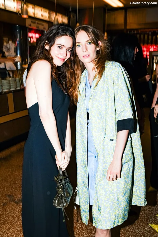 Maya Hawke photo 24 of 851