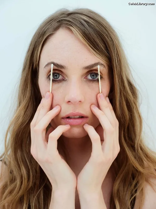 Maya Hawke photo 5 of 851