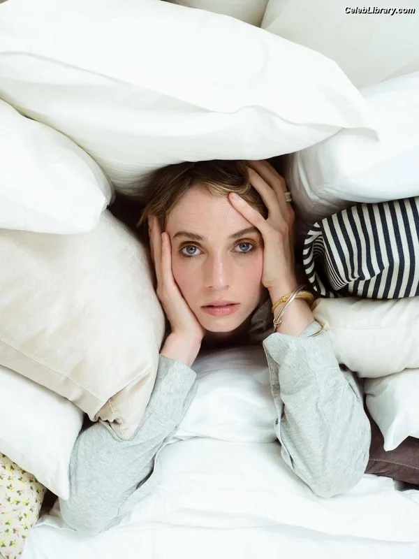 Maya Hawke photo 6 of 851