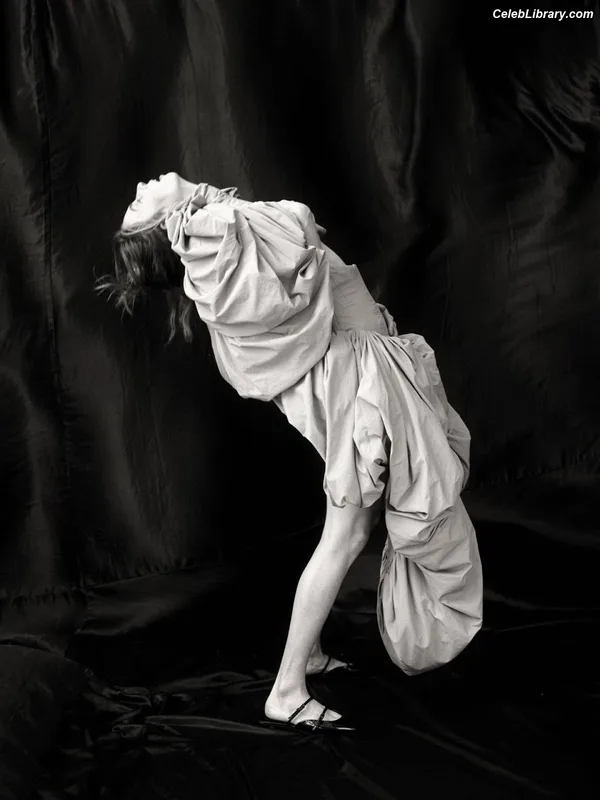 Maya Hawke photo 7 of 851