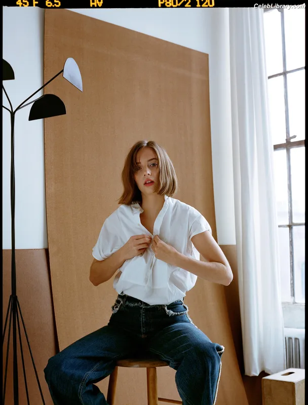 Maya Hawke photo 10 of 851