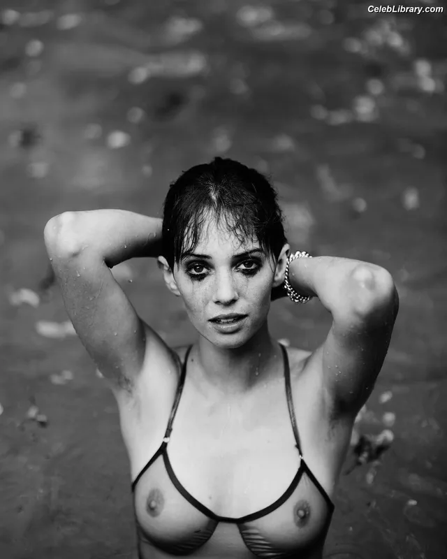 Maya Hawke photo 11 of 851