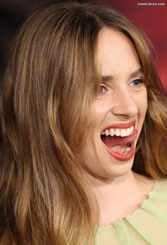 Maya Hawke photo 7 of 851