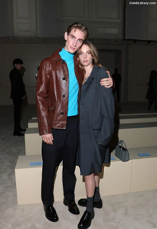 Maya Hawke photo 3 of 851