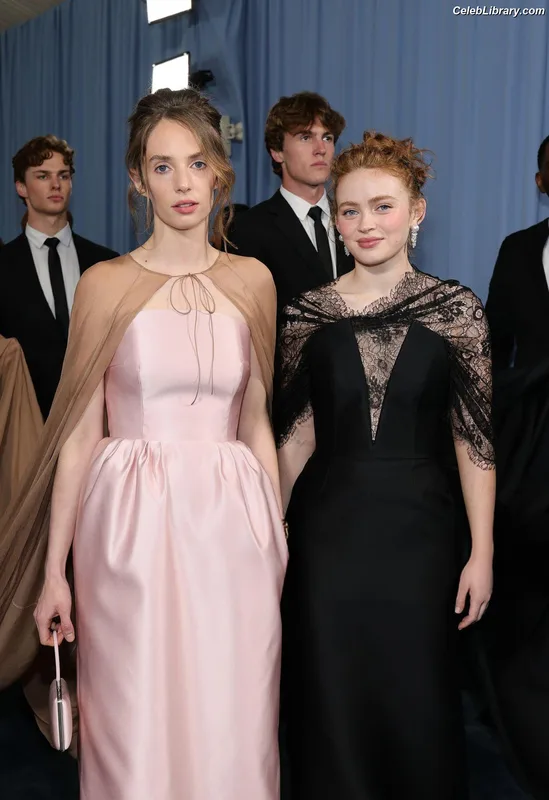 Maya Hawke photo 11 of 851