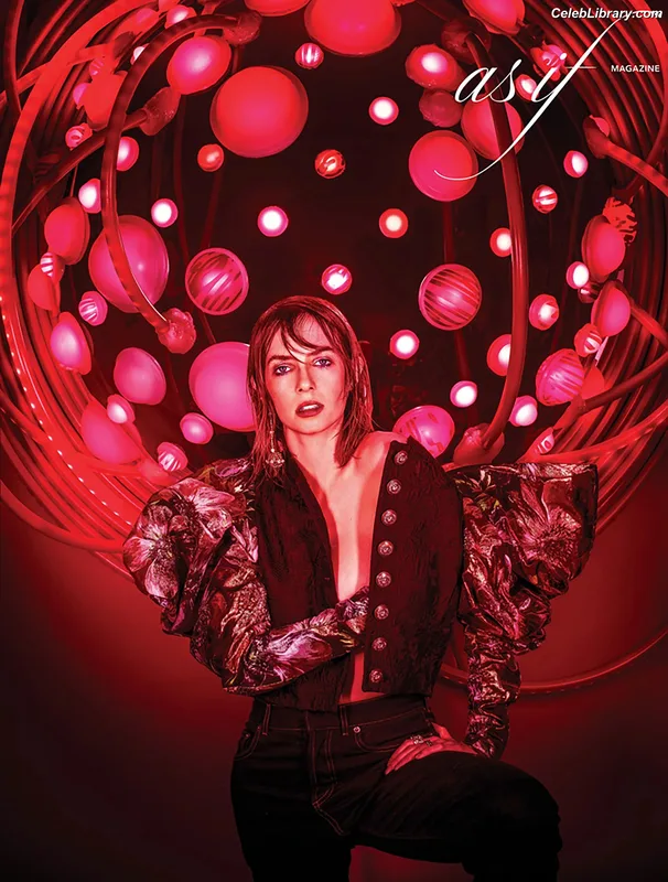 Maya Hawke photo 10 of 851