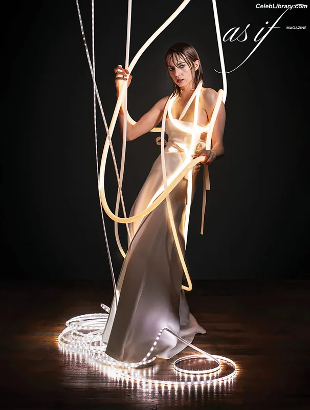 Maya Hawke photo 11 of 851