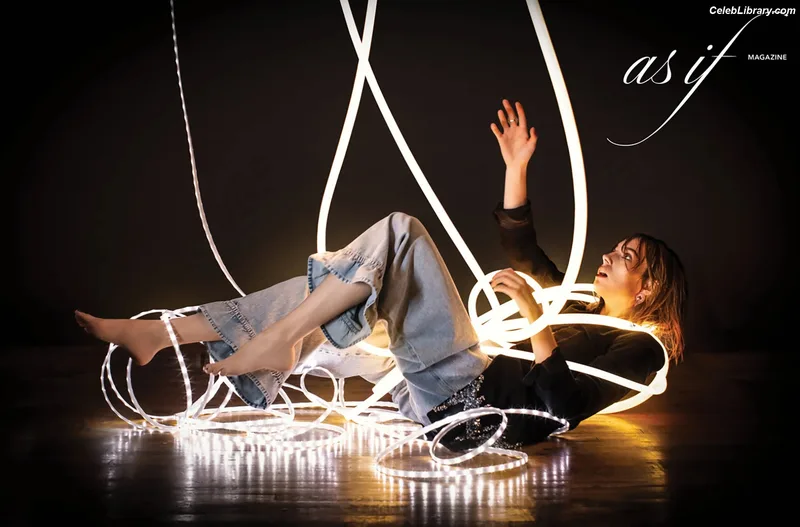 Maya Hawke photo 13 of 851